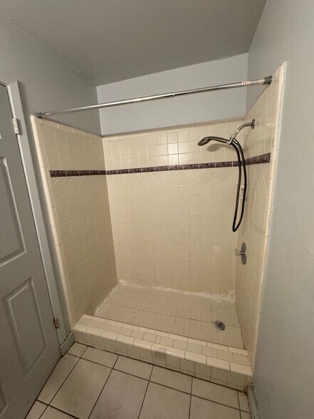 Building Photo - 9131 Port Hudson Dr