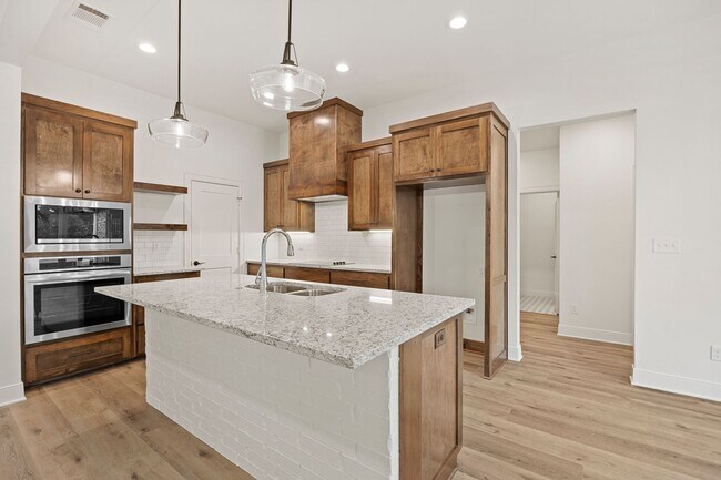 Building Photo - 4 bedroom in Flint! Only 2 years old!