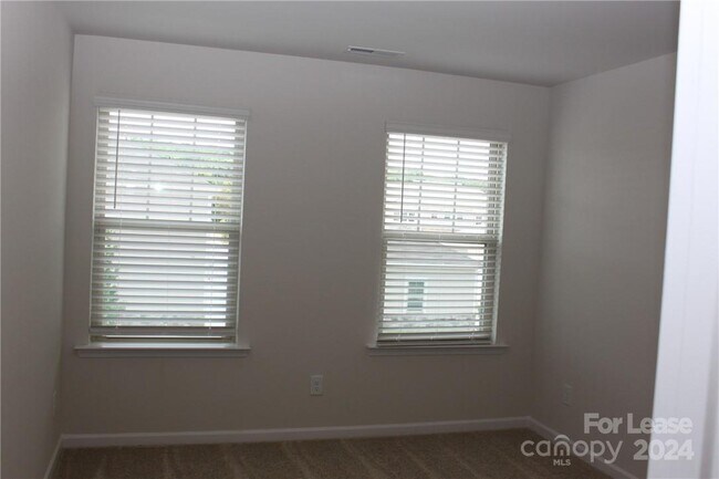 Building Photo - 922 Sagecroft Ln