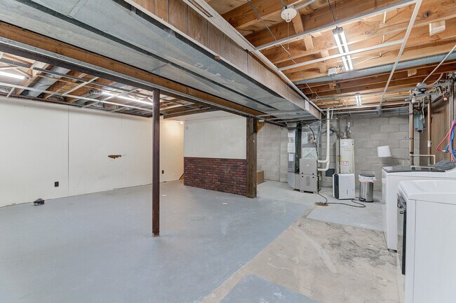 Building Photo - 2408 Springdale Rd
