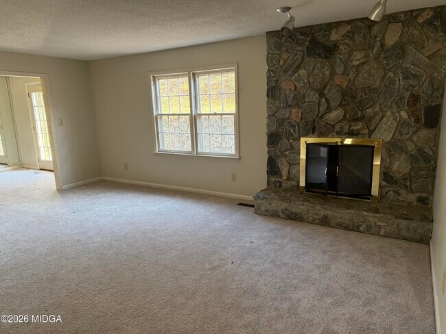 Building Photo - 803 Captain Kell Dr