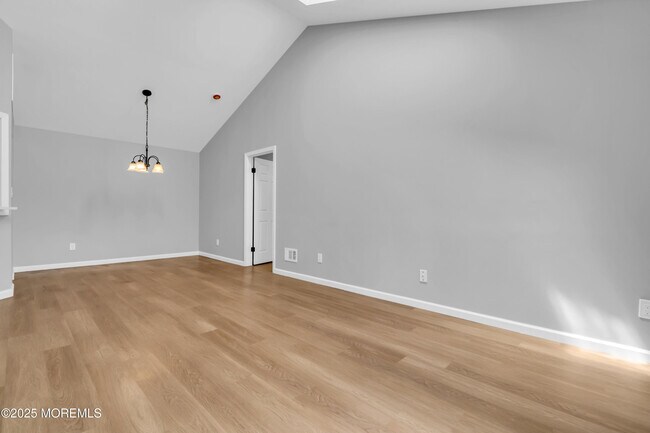 Building Photo - 2212 Candlelight Ct