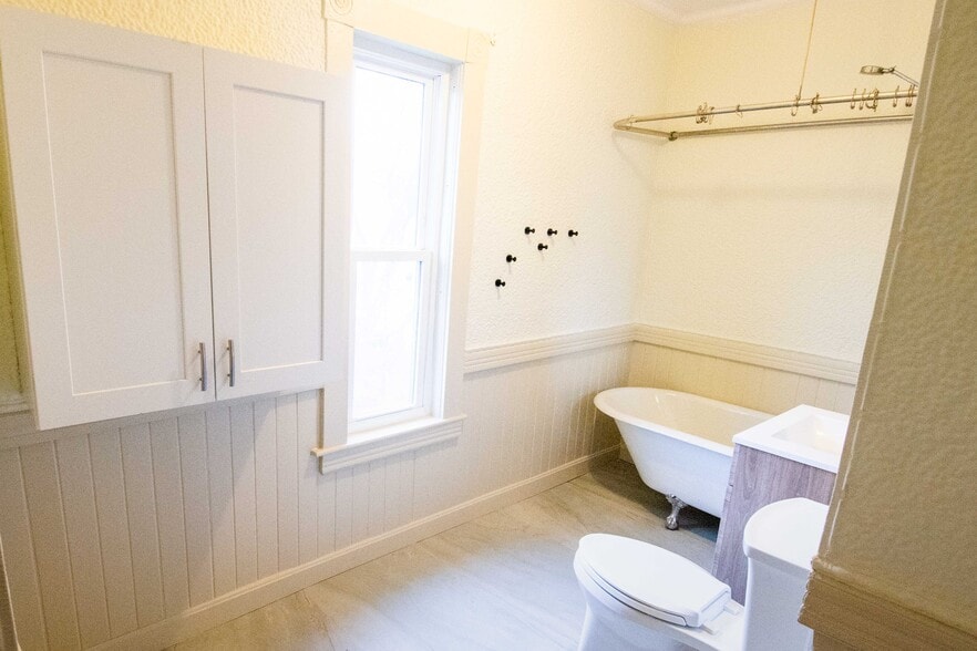 Building Photo - 235 Mount Hope St