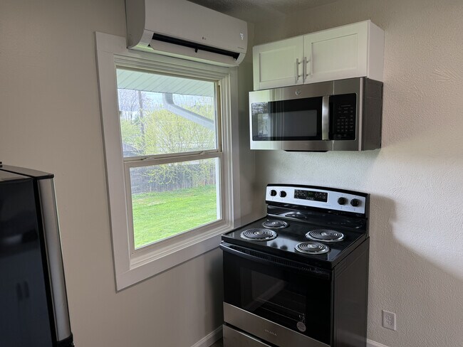 Building Photo - Hazelwood Manslick Apartments