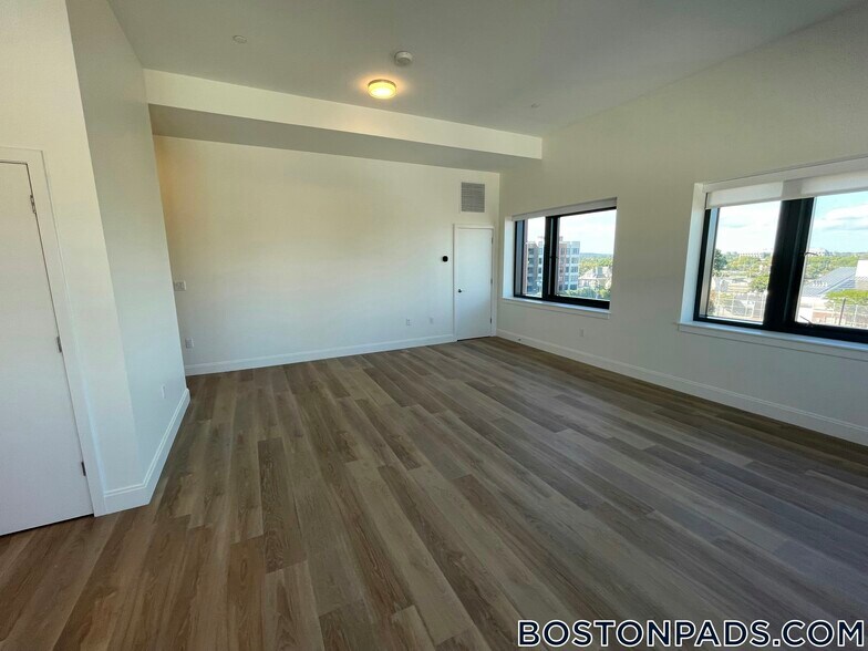 Building Photo - 1079 Commonwealth Ave