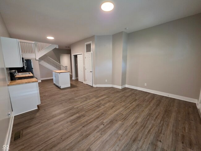 Building Photo - 329 N Sherman Dr