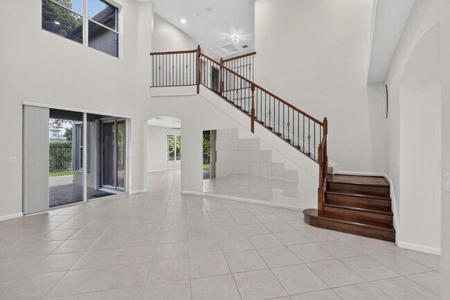 Building Photo - 9479 Sedgewood Dr