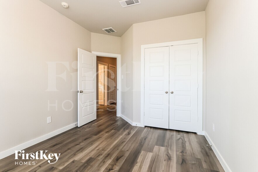Building Photo - 357 N Centro Cir