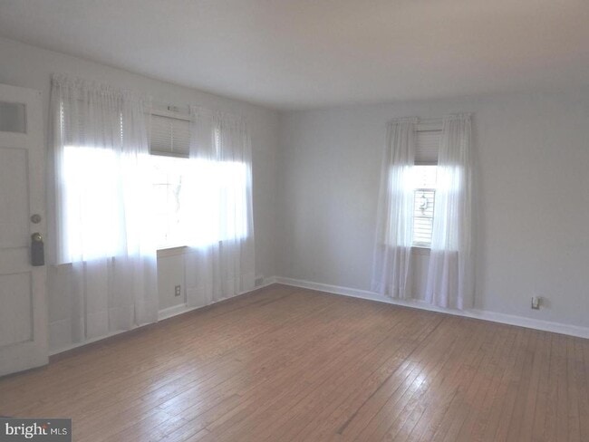 Building Photo - 110 Cambridge Ave