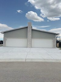 Building Photo - 11631/33 Harry Ct