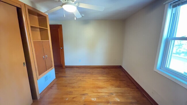 Building Photo - 904 Park Ave