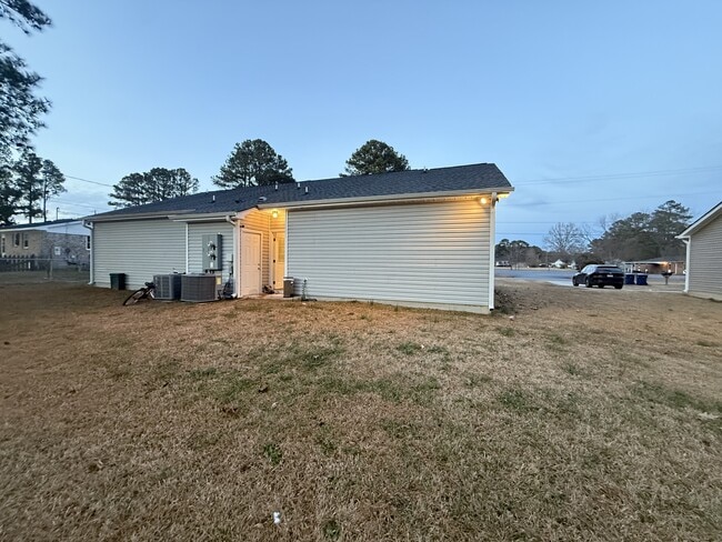 Building Photo - 113 W Langdon Ave