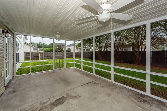 Building Photo - 4 Bedroom 2.5 Bath Home in Felder Creek - ...