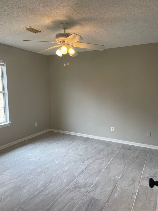 Building Photo - 265 Windridge Dr