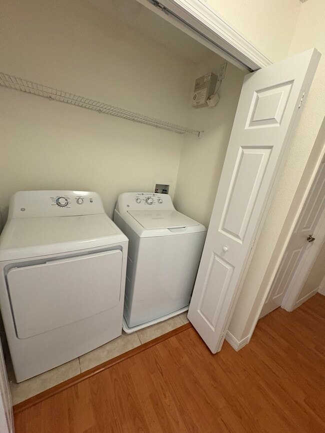 Building Photo - For Rent: 3 Bed / 2.5 Bath Townhome in Ash...