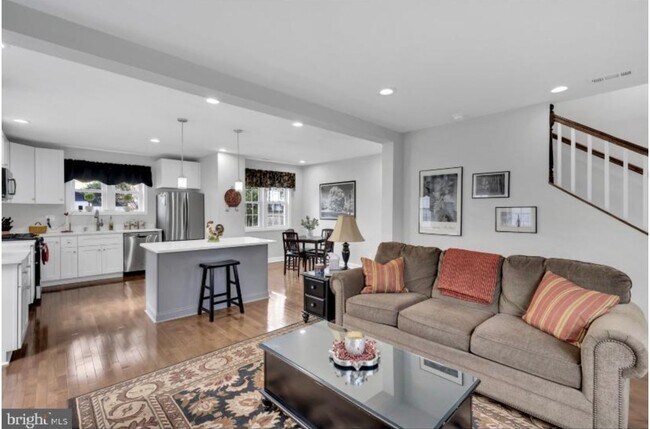 Building Photo - Bellmaw/Palmyra - 5 Bed 2 Bath Single