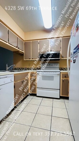 Building Photo - 4328 SW 69th Terrace