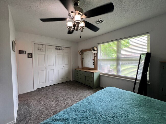 Building Photo - 2009 S 11th St