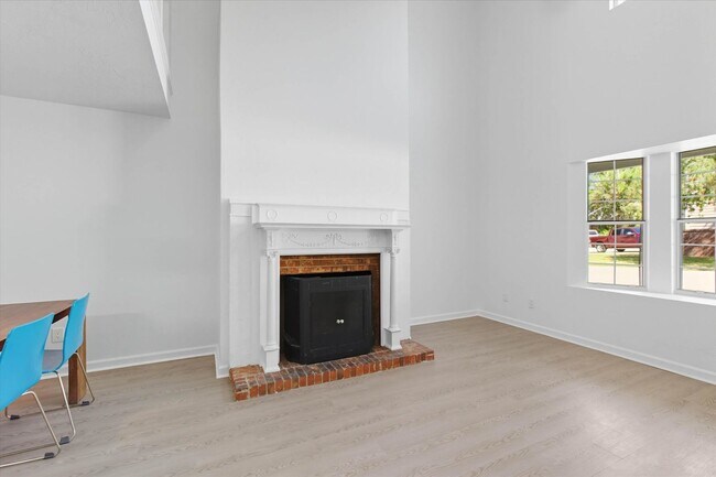 Building Photo - 419 Williams St