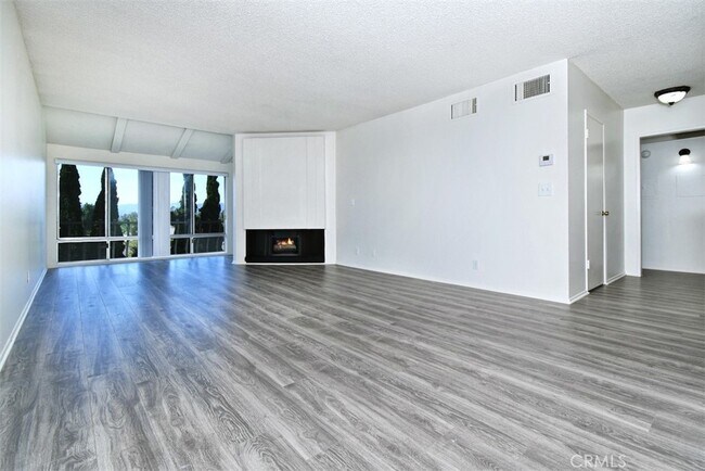 Building Photo - 12830 Burbank Blvd
