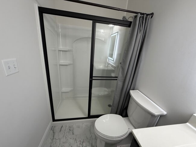 Building Photo - 156 Far Meadow Dr