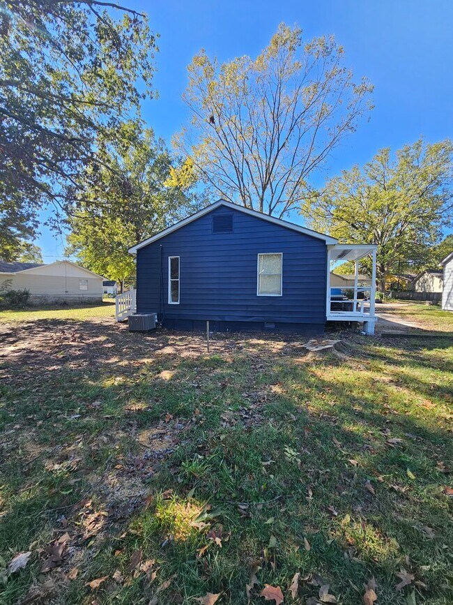 Building Photo - Rental in Jacksonville