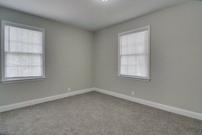 Building Photo - Updated 3 Bedroom 2 Bath off Furies Ferry!