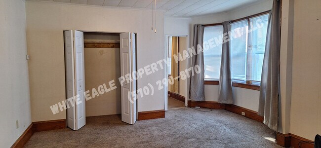 Building Photo - 315 William St