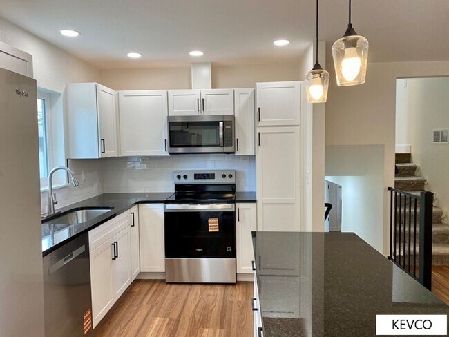 Building Photo - Tastefully Renovated Home!