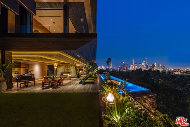 Building Photo - 1851 N Stanley Ave