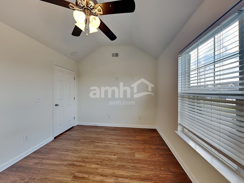 Building Photo - 141 Claybrook Ln