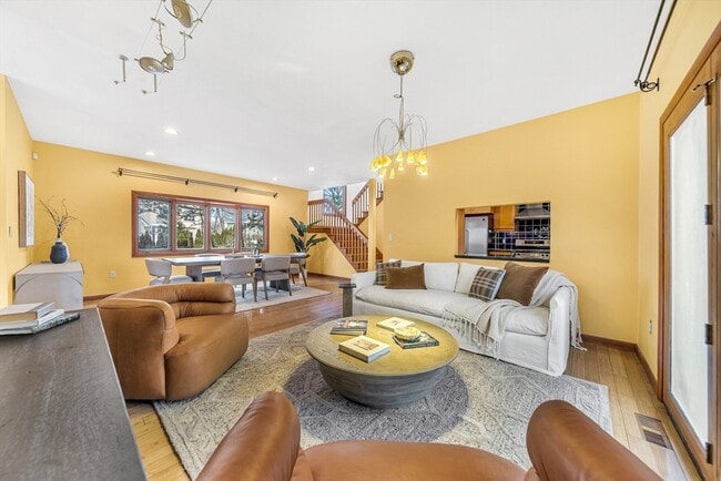 Building Photo - 16 Carthay Cir