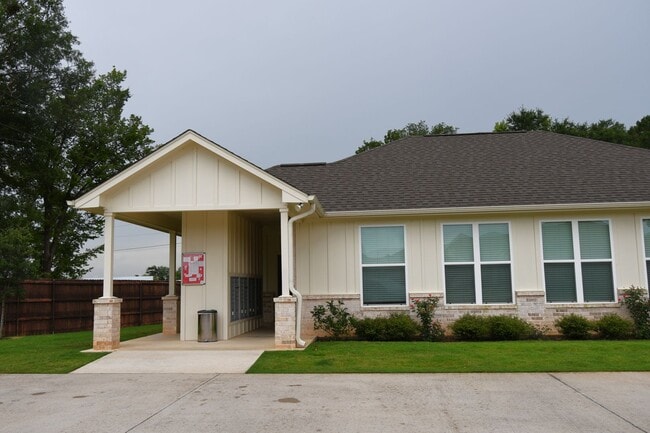 Building Photo - Hamilton Meadows Gated Community! Lovely, Modern 2 Bedroom, 2 Bath Home w/Garage