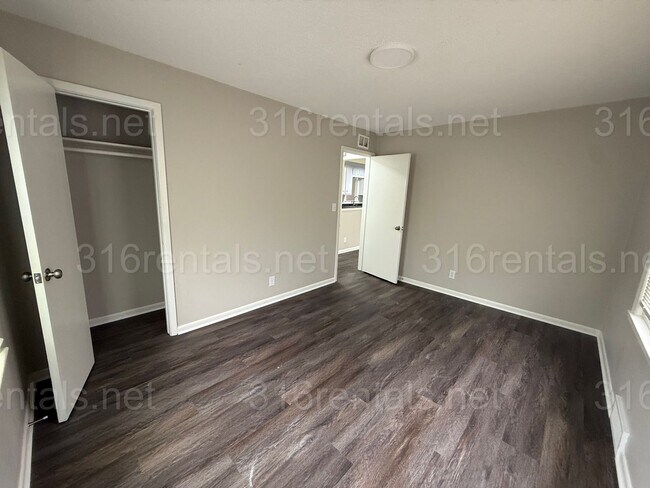 Building Photo - 2943 S Volutsia Ave