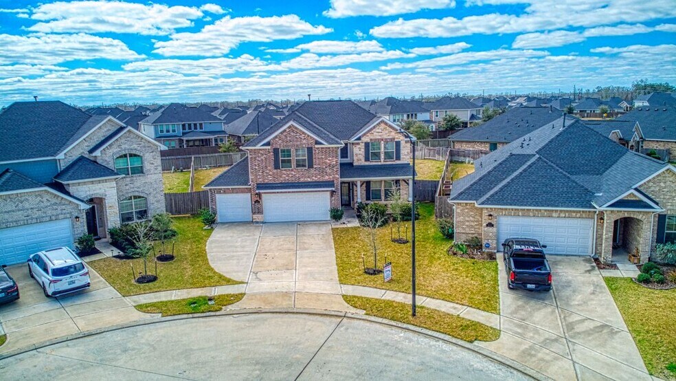 Building Photo - 8106 Royal Palm Ct