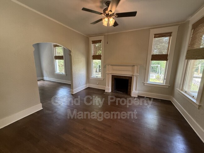 Building Photo - 653 Anderson St