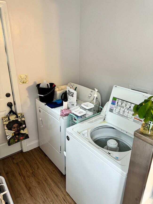 Building Photo - 95 Cherry St