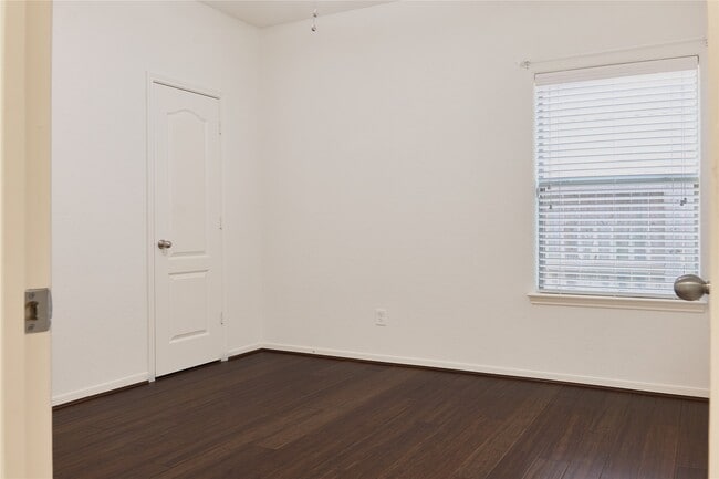 Building Photo - 24215 Courtland Oaks St