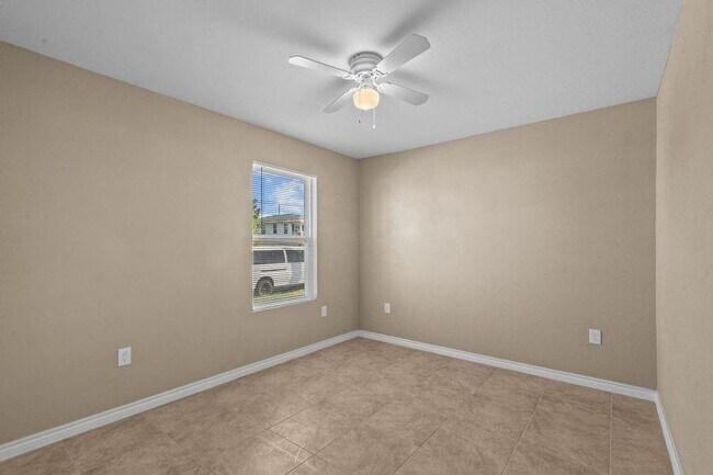 Building Photo - 2802 Sealy Ave