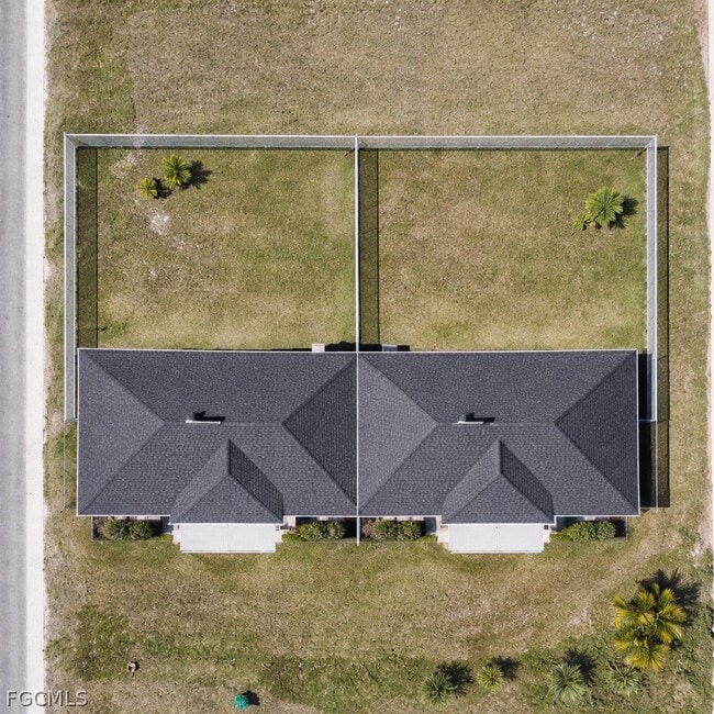 Building Photo - 714 W 12th St