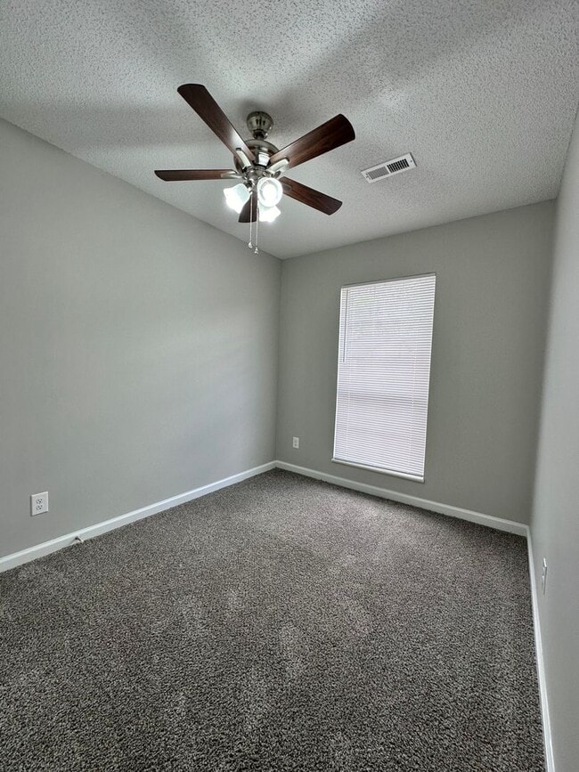 Building Photo - Now Leasing: 2 Bedroom Apartment in Maryvi...