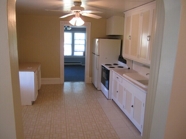 Building Photo - 804 S 4th St