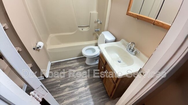 Building Photo - 163 Tecumseh Dr