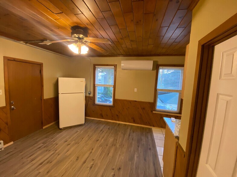 Building Photo - 166 Newland Ave