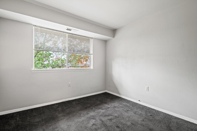 Building Photo - 203 Victor Pkwy