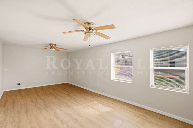 Building Photo - 2/1 Retreat in North Fort Myers: Apartment Life Called. We Didn't Answer.