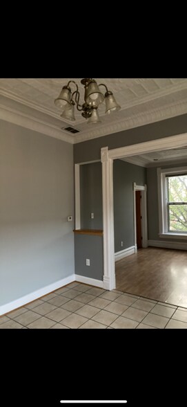 Building Photo - 1735 W 17th St
