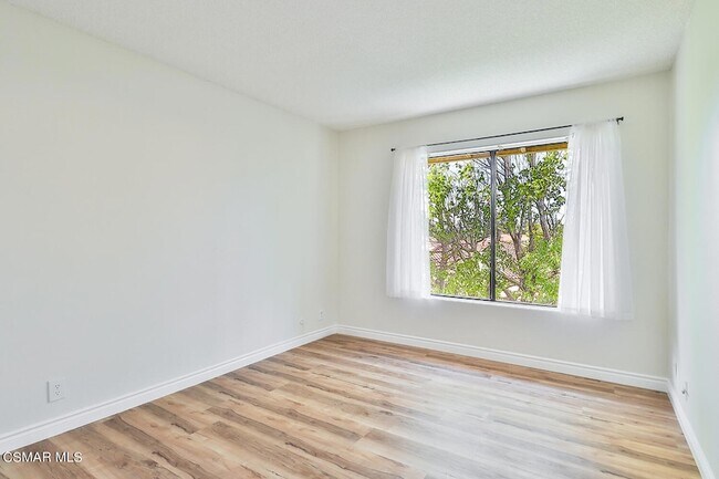 Building Photo - 4082 Avenida Verano