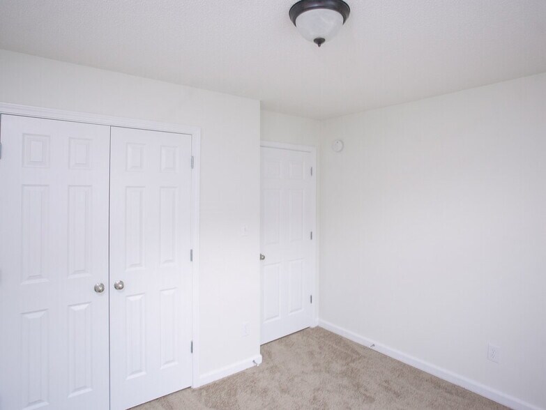 Building Photo - 5810 Bedford Loop E