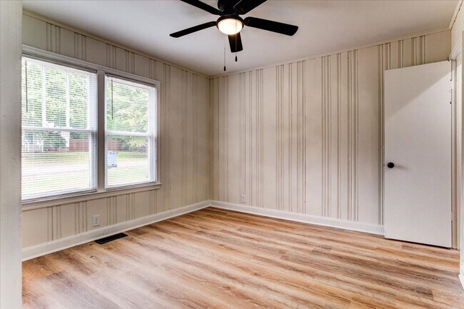 Building Photo - Welcome to this beautifully renovated cond...